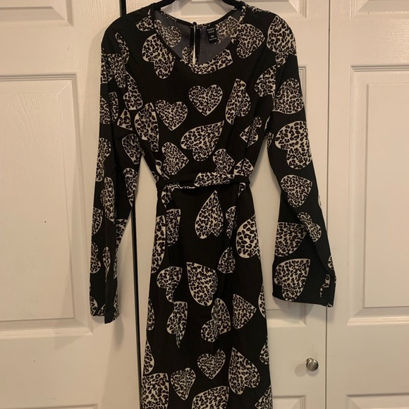 Emery rose black dress with heart leopard print and mid tie - Picture 2 of 8